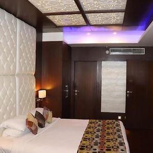 Sparrow Room Early Check- or Late Check-out by 3 hours on Food Beverage on Laundry Spa